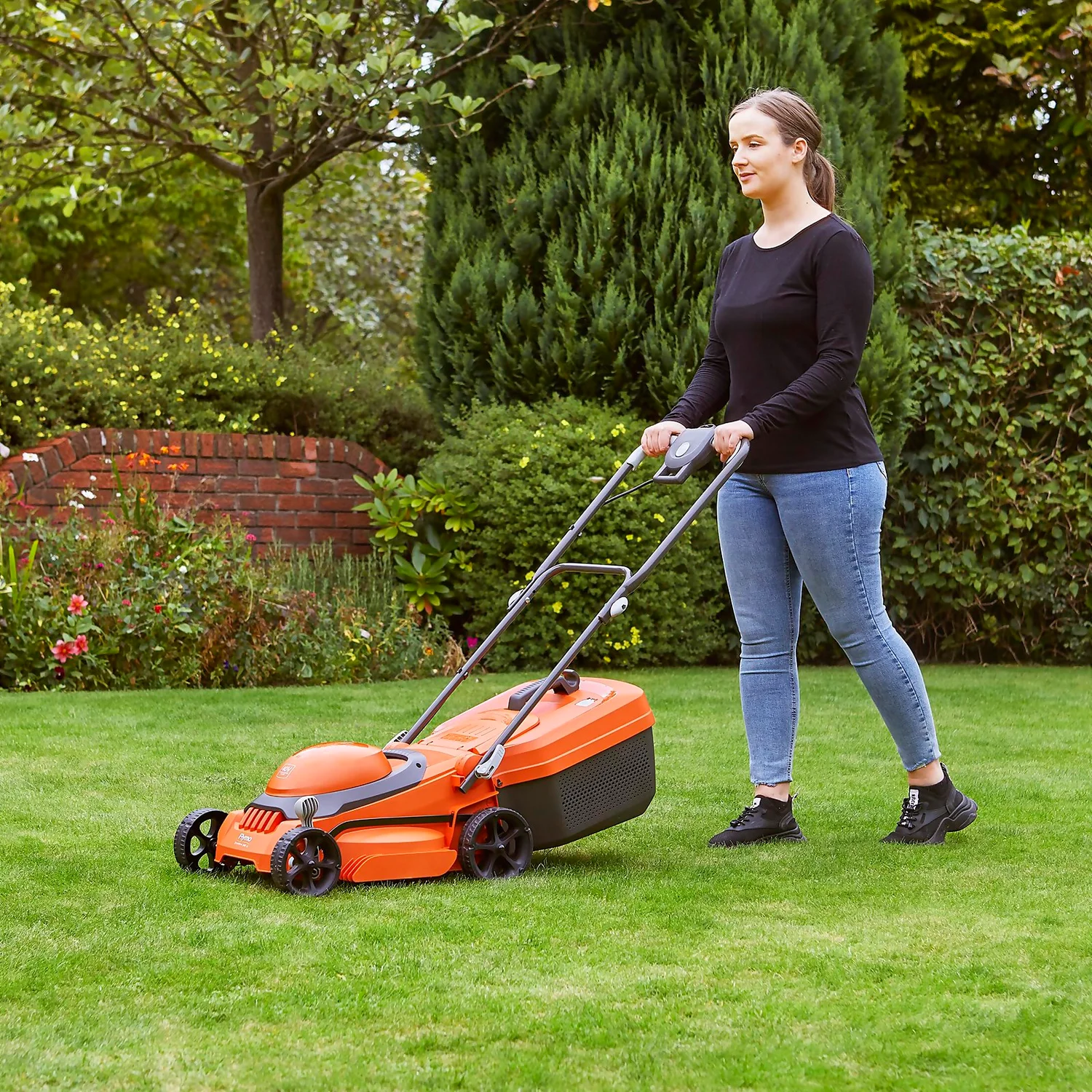 Flymo 20V SimpliStore 340R Li Cordless Mower - 30cm 4 Flymo 20V SimpliStore 340R Li Cordless Mower - 30cm - Image 4